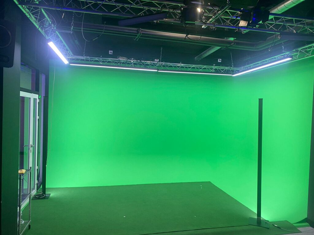Plateau virtuel sur fond vert dans notre studio TVlocatif à Paris - Bamberg  Studio